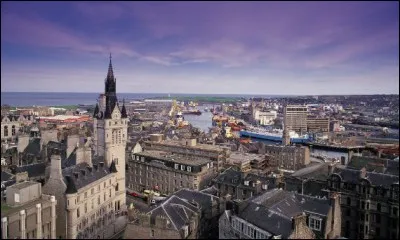 Cette ville britannique est bordée par la mer du Nord : quel est son nom ?