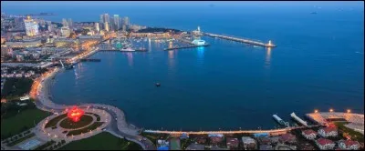 Cette ville chinoise est bordée par la mer Jaune : quel est son nom ?