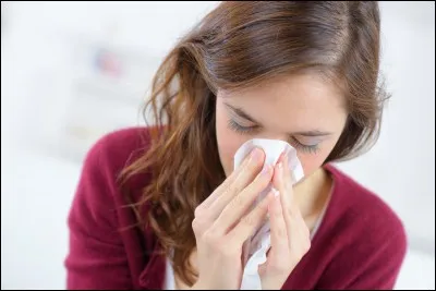 Cette femme couve une grippe.