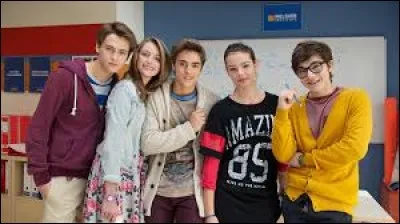 Dans quelle série écrit-elle All The While?