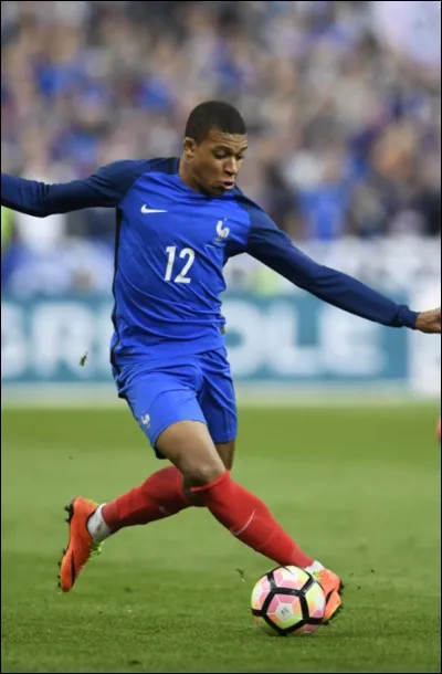 À quel âge Kylian M'Bappé a-t-il fêté sa première sélection en équipe de France ?
