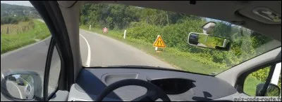 La chaussée peut se rétrécir du côté gauche et/ou droit.