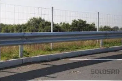 En cas de panne sur une autoroute, où doit-on attendre les dépanneurs ?