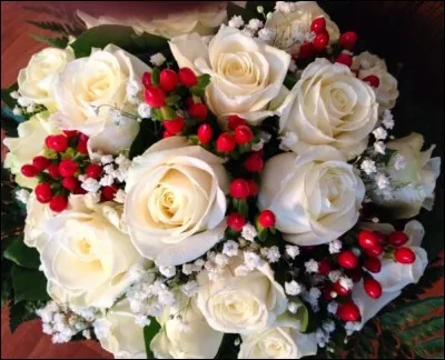 Et voici le bouquet final : Dans quelle comptine célèbre entend-on "J'ai perdu mon amie sans l'avoir mérité, pour un bouquet de roses que je lui refusais" ?