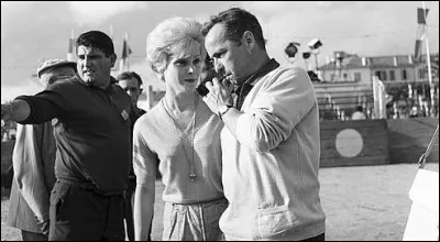 En 1962, par qui Guy Lux était-il secondé pour présenter Intervilles ?