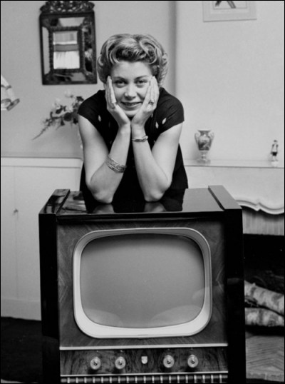 En mai 1949, apparaissait la première speakerine sur le petit écran :