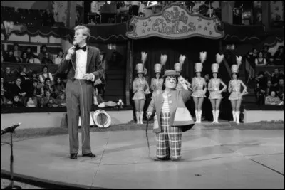 En mars 1954, spectacle assuré avec la première Piste aux étoiles présentée par Monsieur Loyal :