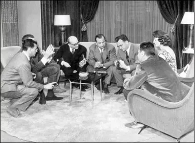 Enfin en 1959, l'émission d'Igor Barère a un grand succès. Par qui "Cinq colonnes à la Une" était-elle présentée ?