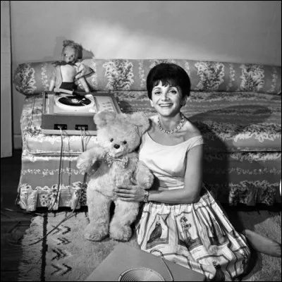 En Février 1959 apparaissait "Discorama", présenté par :