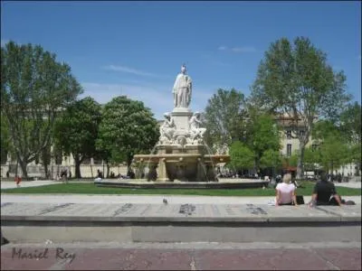 Quel est le nom de cette place ?