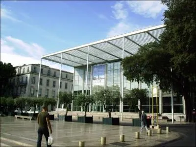 Le nom de cet difice est :