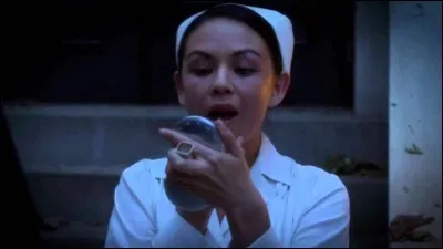 Enfin sous quel nom Mona sort-elle et entre-t-elle de Radley ?