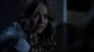 Avec qui Alison était-elle en contact quand elle se faisait passer pour morte ?