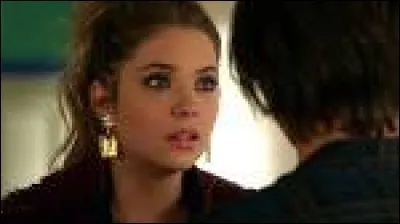 Avec qui Hanna a-t-elle partagé le secret de sa mère sur ses problèmes d'argent ?