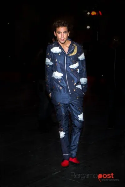 Dans "Casa Mika" sur Rai 2, à la fin de l'émission que fait Mika ?