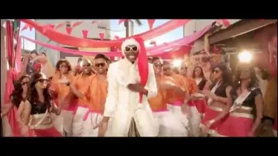 Qui a chanté "Tombollywood" ?