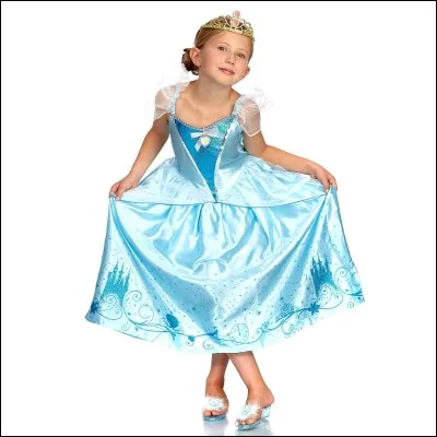 Après minuit, en quoi les chevaux, du carosse de la belle Cendrillon, se transforment-ils ?