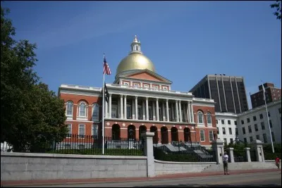 Dans quelle ville se trouve le dôme du Capitole du Massachusetts ?