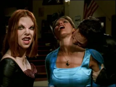 Qui est enfermé(e) dans la cage lorsqu'il la tue ?