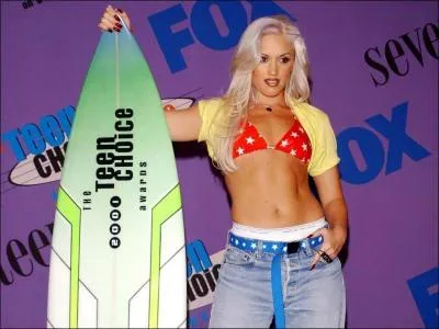 Au debut elle a chant dans un groupe, qui est ce ?