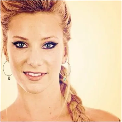 Avec quelle fille sort-elle ?