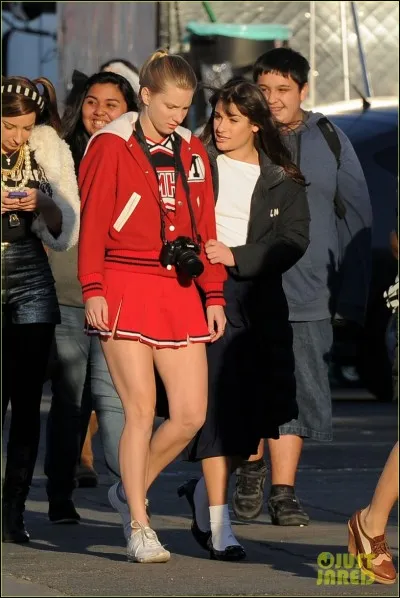 Qui joue-t-elle dans "Grease" ?