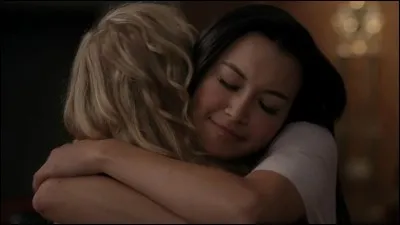 Qui est-elle lorsque Tina se cogne la tête et hallucine ?