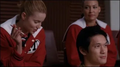 Pourquoi sert-elle de couverture à Dave ?