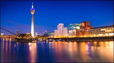 Pour l'ouverture de la compétition, un contre-la-montre est disputé dans la ville de Düsseldorf, tout d'abord savez-vous de combien d'habitants cette ville est-elle peuplée ?