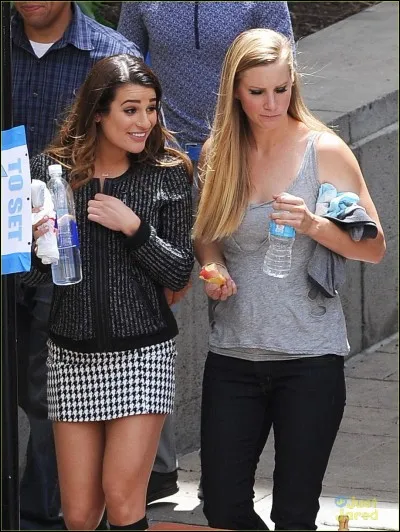 Comment dit-on merci dans le langage secret qu'elle a créé en maternelle ?