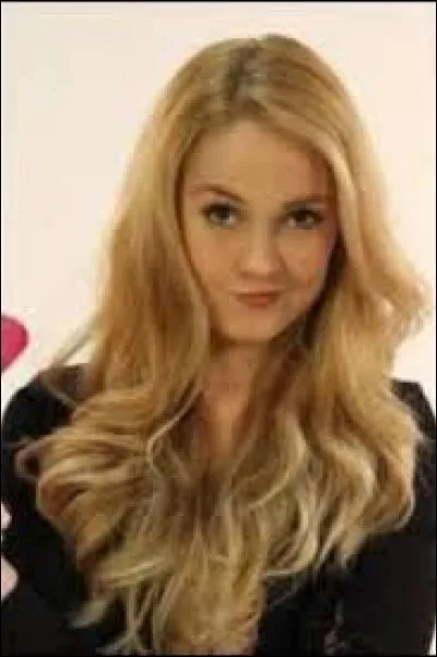 Dans quelle série joue-t-elle ?