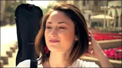 Dans quelle série joue-t-elle ?