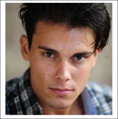 Comment s'appelle le cuisinier dans la saison 2 ?