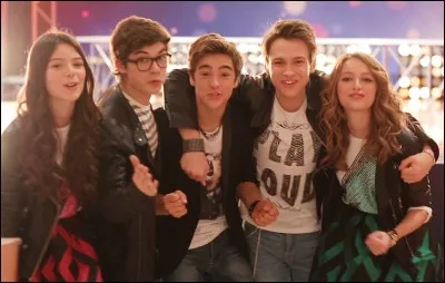 Dans la saison 3, Alex tombe amoureux d'une fille. Mais comment s'appelle-t-elle ?