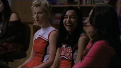 Quelle était la couleur de sa robe pour le premier bal de promo ?