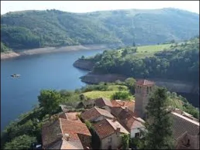 Je vous emmène en Auvergne-Rhône-Alpes à la découverte de Saint-Jean-Saint-Maurice-sur-Loire. Commune de l'arrondissement de Roanne, elle se situe dans le département ...