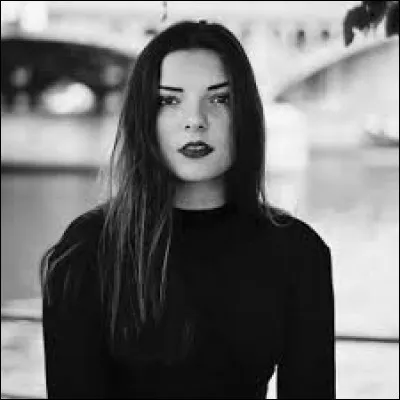 Quel est le nouveau pseudo de Clara Chanel ?