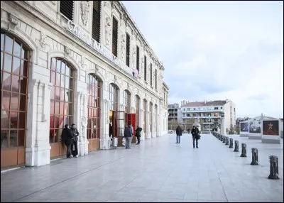 Il n'y a pas de ligne à grande vitesse entre la gare Marseille Saint-Charles et celle de Nice :