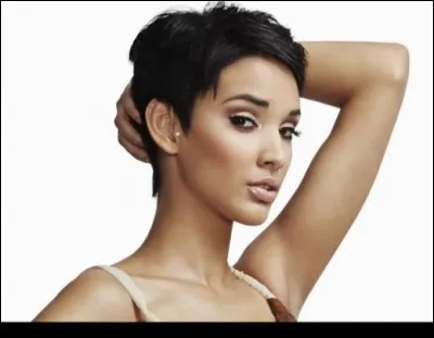 Qui est cette jolie jeune femme ?