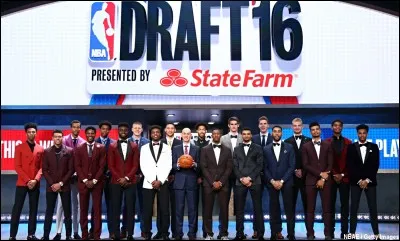 Quel joueur a été drafté en 1re position (du 1er tour) en 2016 ?