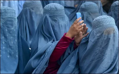 C'est une mode qui a envahi le monde, elle consiste à se prendre en photo soi-même !