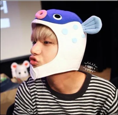 Quel membre a eu une mauvaise impression de V lors de la première rencontre ?