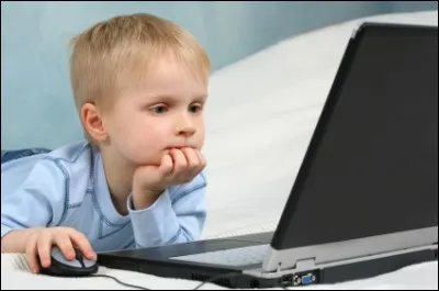 Lundi, Raphaël a était toute la journée sur son ordinateur.