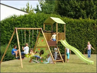 Ces enfants font de la balan_oire.