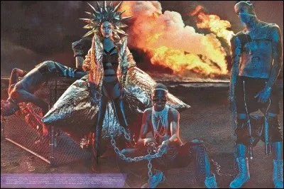 Reine guerrière légendaire incestueuse et cruelle, inspirant fortement les poètes, les musiciens et les peintres toutes générations confondus. Qui est-elle ?