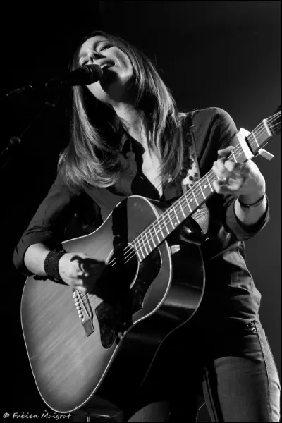 Lequel des albums suivants n'a pas été écrit par la chanteuse Rose ?