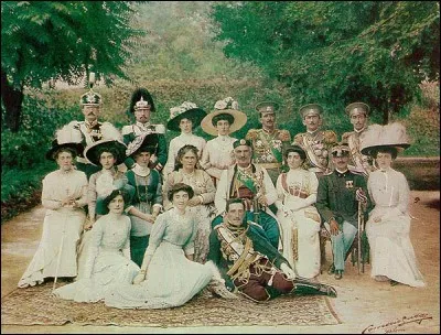 Comment s'appelait la femme du précédent et mère du dernier roi d'Italie ?