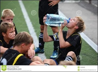 L'arbitre peut-il siffler une pause pendant la 1re période et la seconde période ?