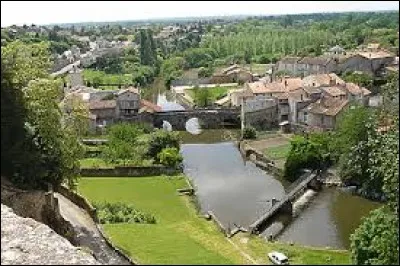 Jean-François est un Deux-Sévrien. Il habite dans le département numéro ...
