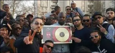 Dans quel clip le groupe PNL a-t-il présenté son disque d'or ?